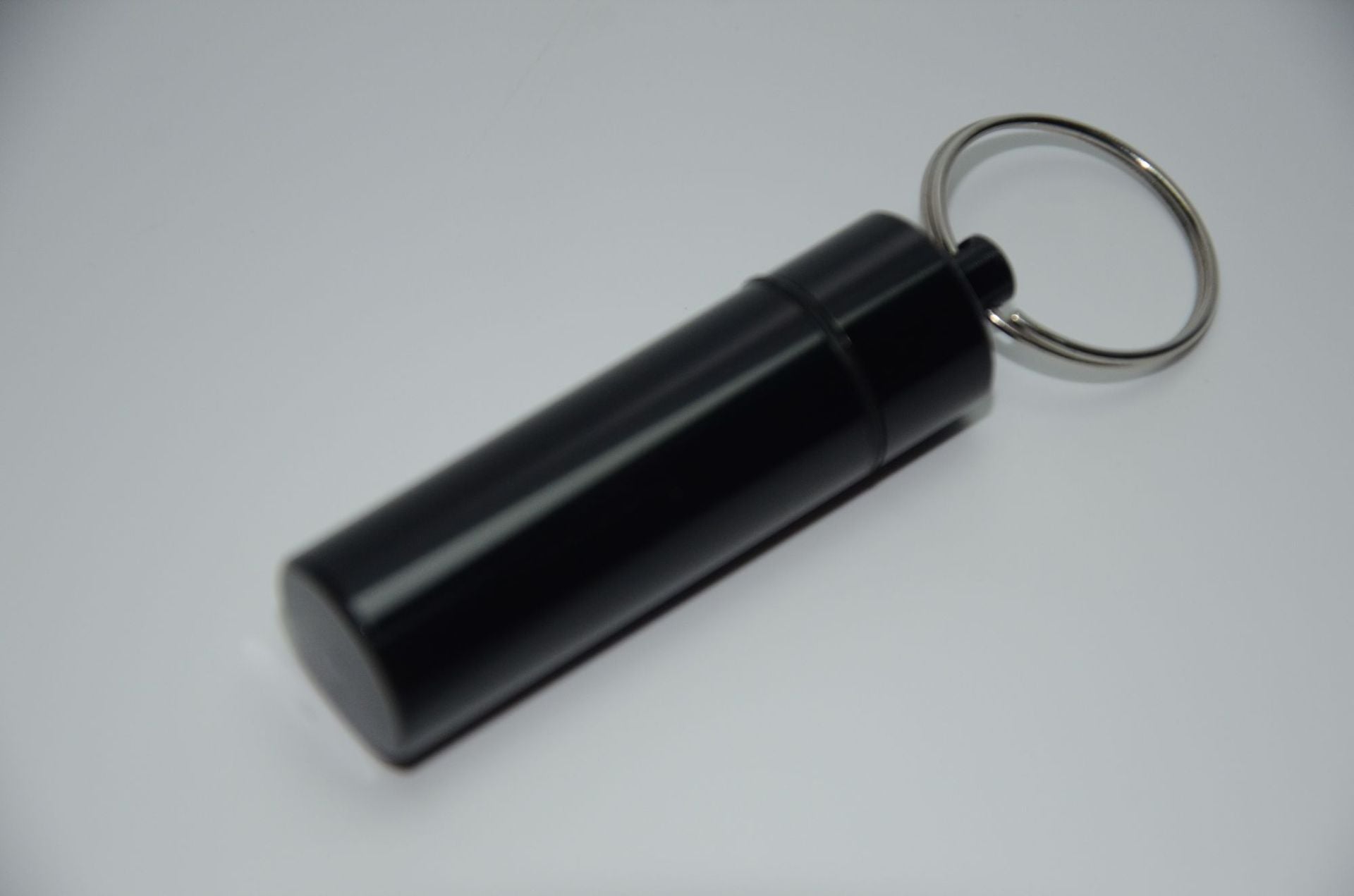 Wholesale Aluminum Alloy Flat Bottom Medicine Bottle Outdoor Convenient Keychain ACC-KC-KaBiao022