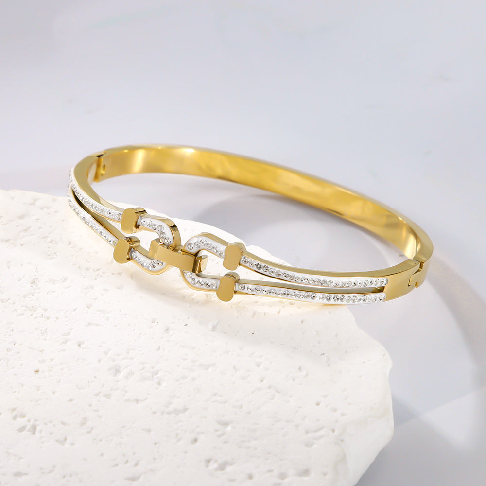 Wholesale Light Luxury Stainless Steel 18K Gold Plated Open Cuff Bracelet With Horseshoe Buckle Design Boutique Resale Jewelry Accessory