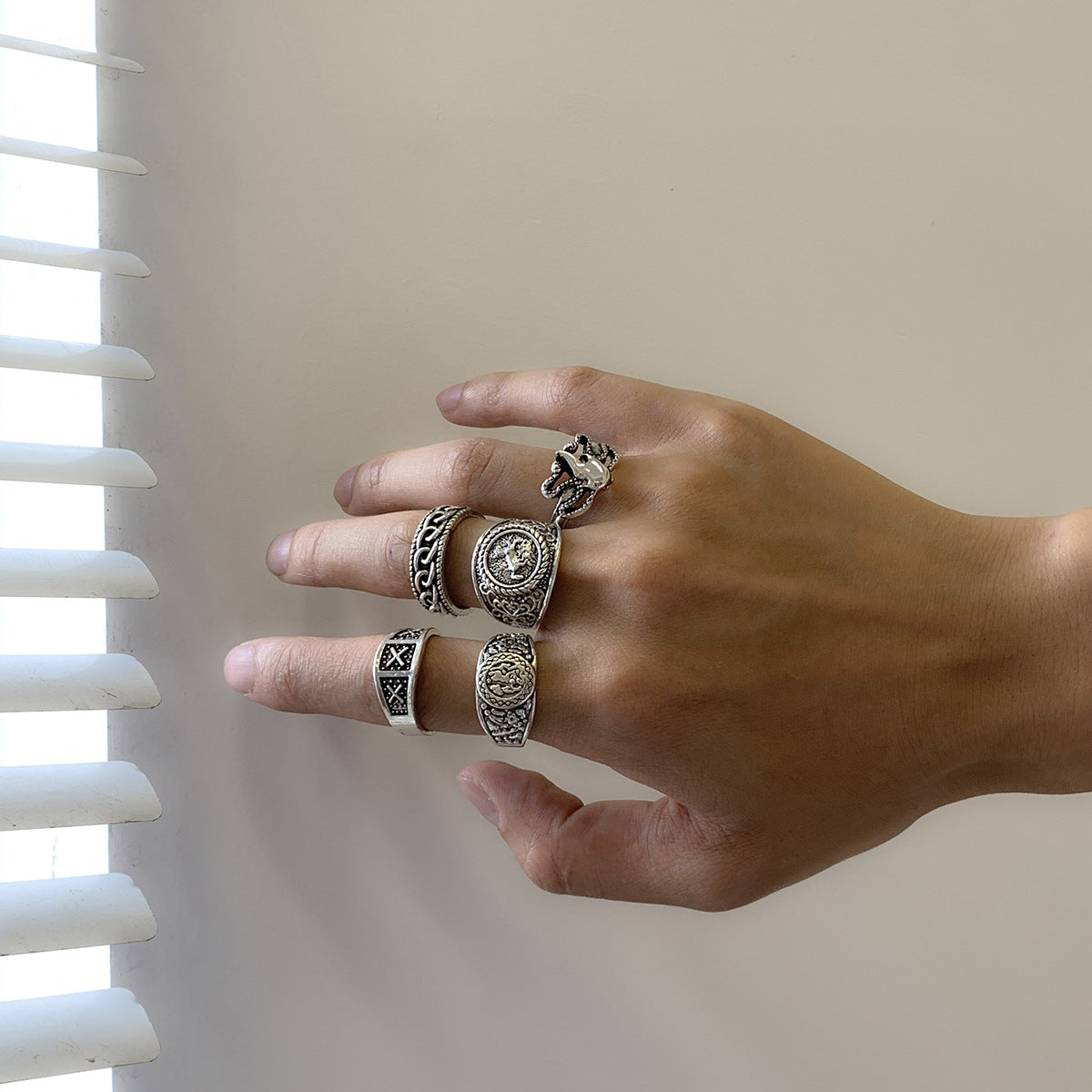 Wholesale Men' s Geometric Ring Set 5-Piece Vintage Electroplated Jewelry Accessory for Everyday Wear