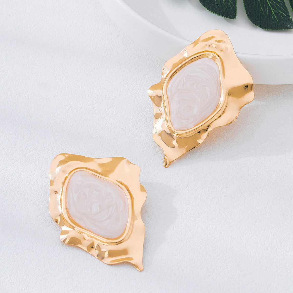 Wholesale Geometric Irregular Drip Oil Earrings Yellow Alloy For Women Party Wear Boutique Jewelry Accessory