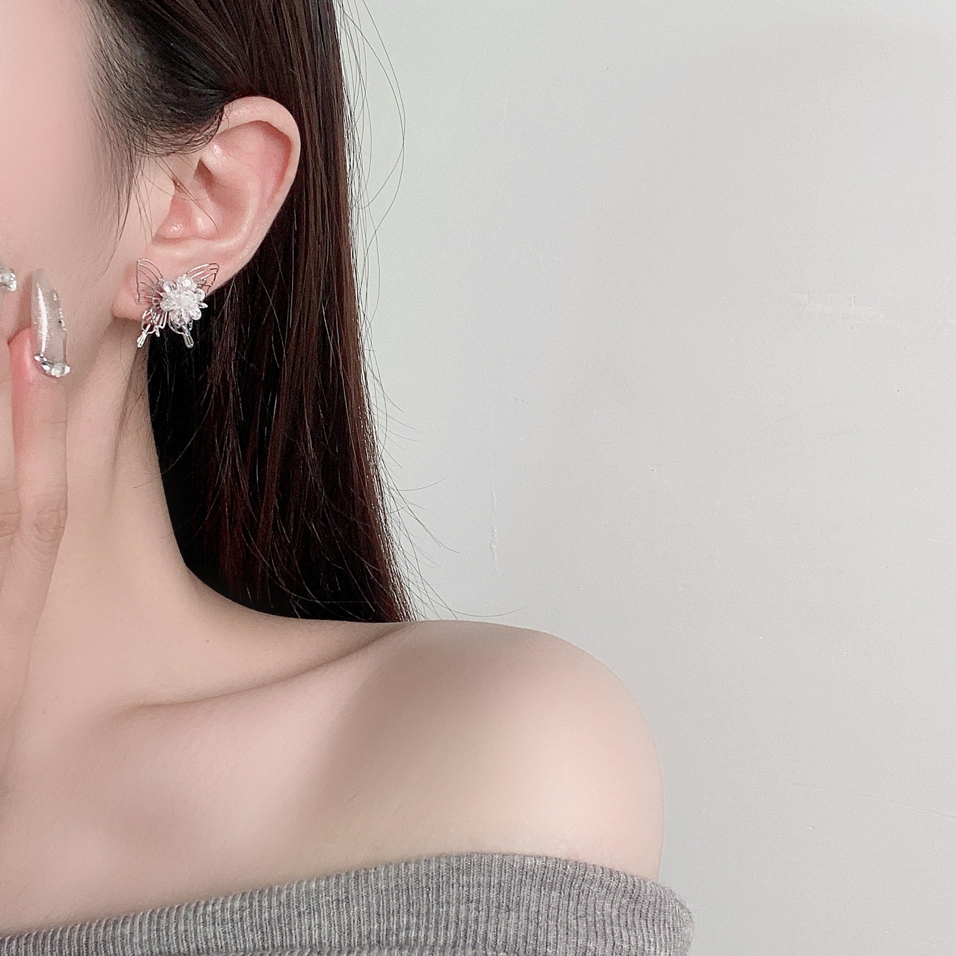 Wholesale  Hollow Butterfly Earrings White Zircon Ball Earrings