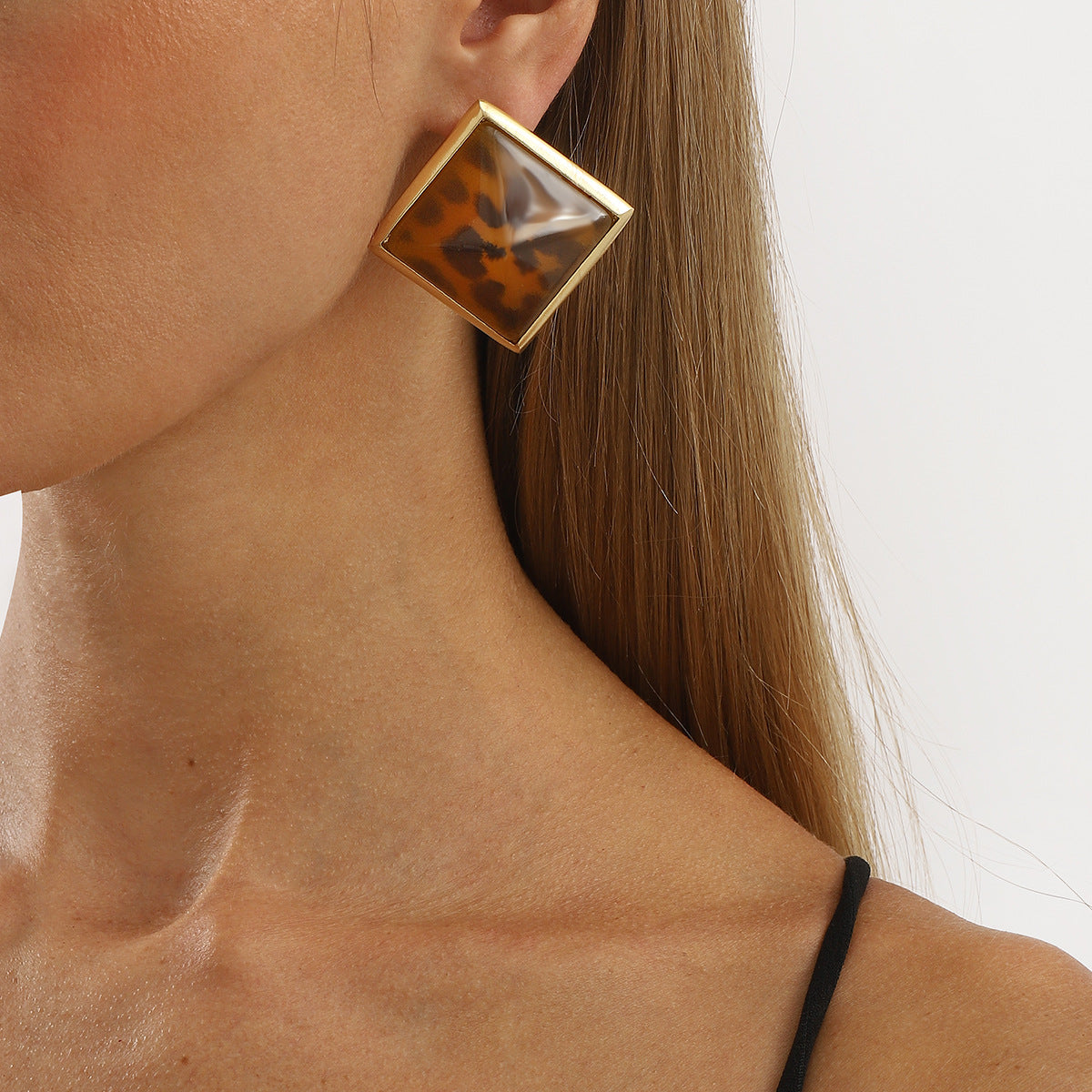 Wholesale geometric square earrings retro  simple spire diamond resin earrings