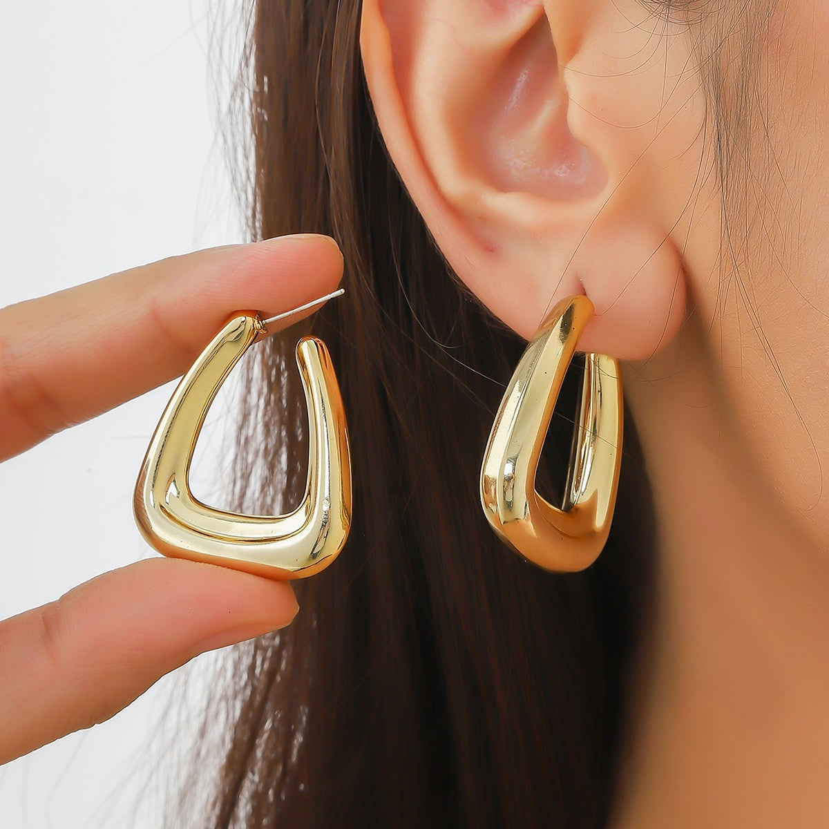 Wholesale simple glossy versatile earrings