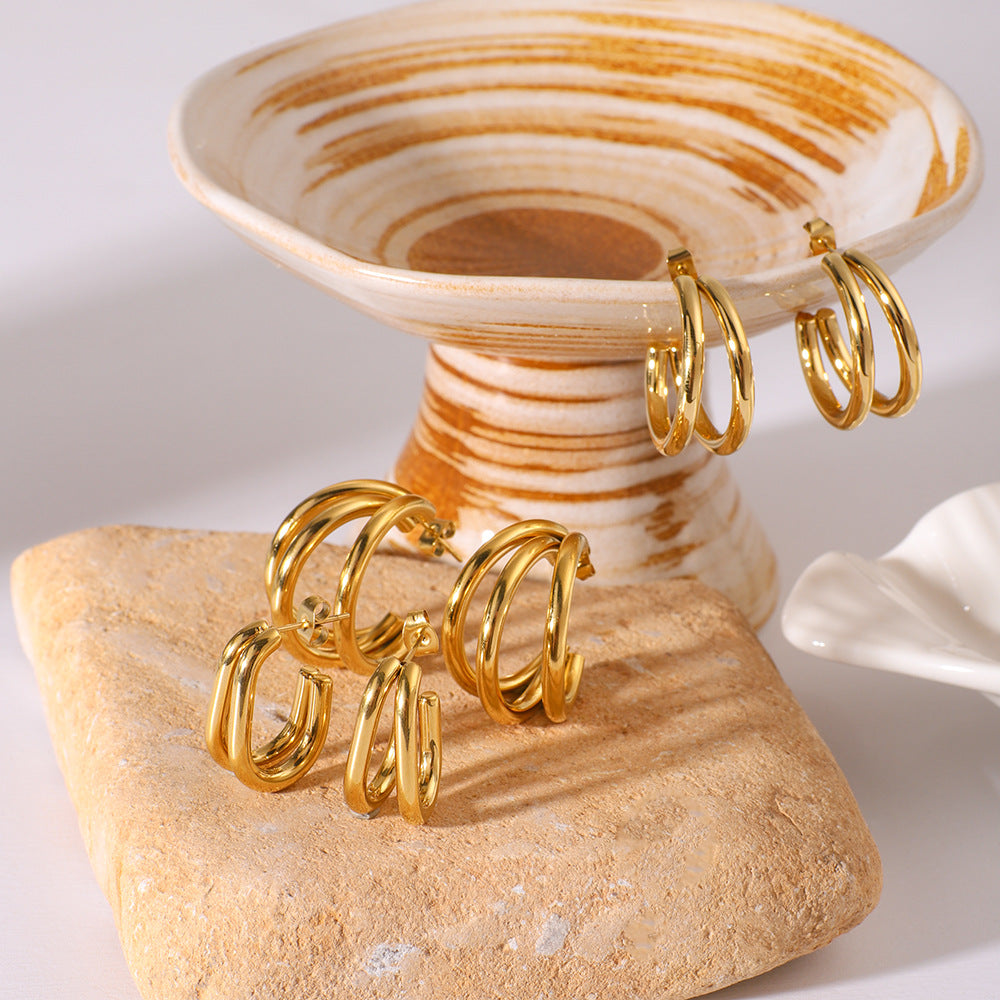 Großhandel C-formed Hohlhaken übertriebene Klaue 18K Gold Edelstahlohrringe