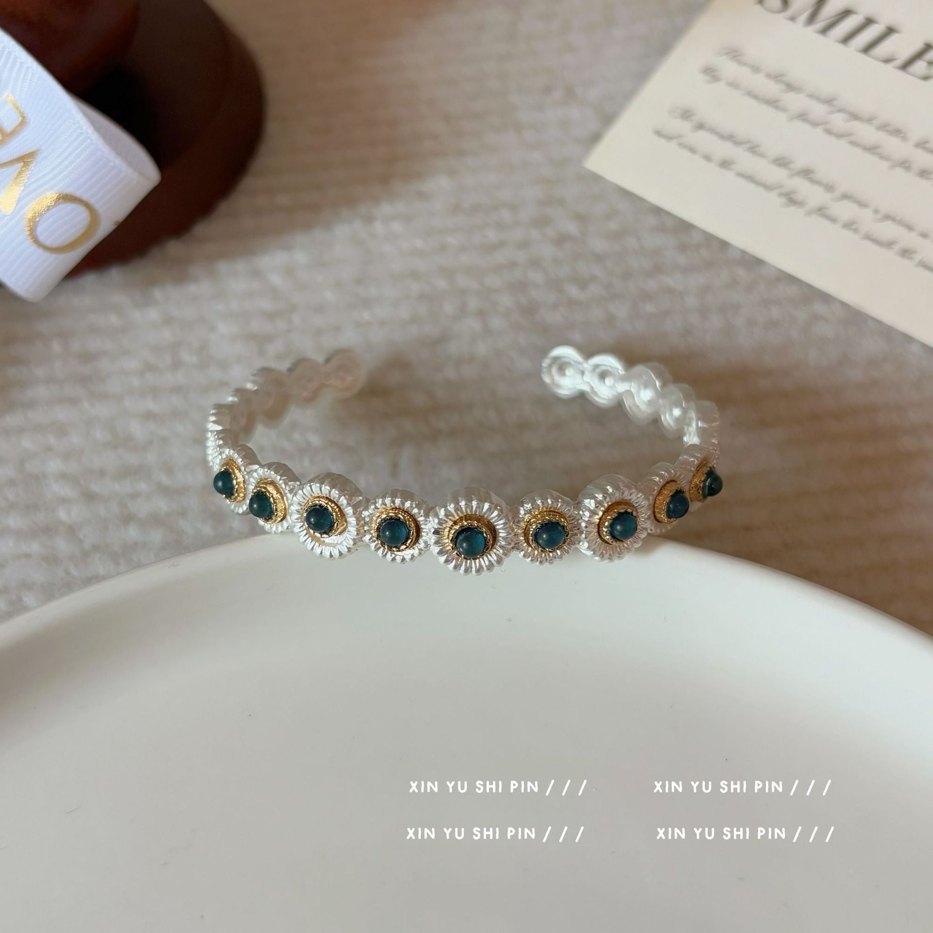 Wholesale Vintage Daisy Opening Bracelet Light Luxury Ring