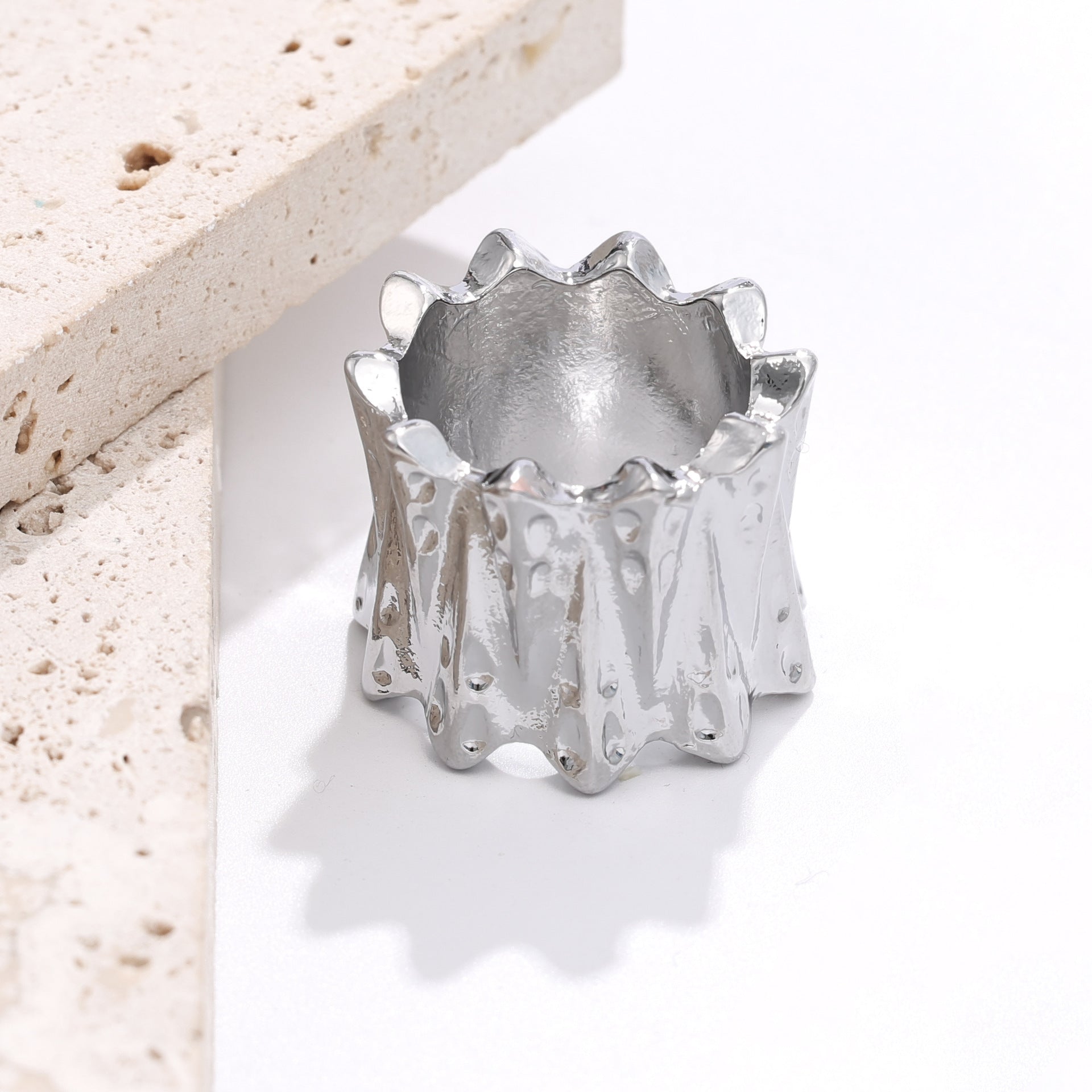 Wholesale Zinc Alloy Light luxury fashion ring