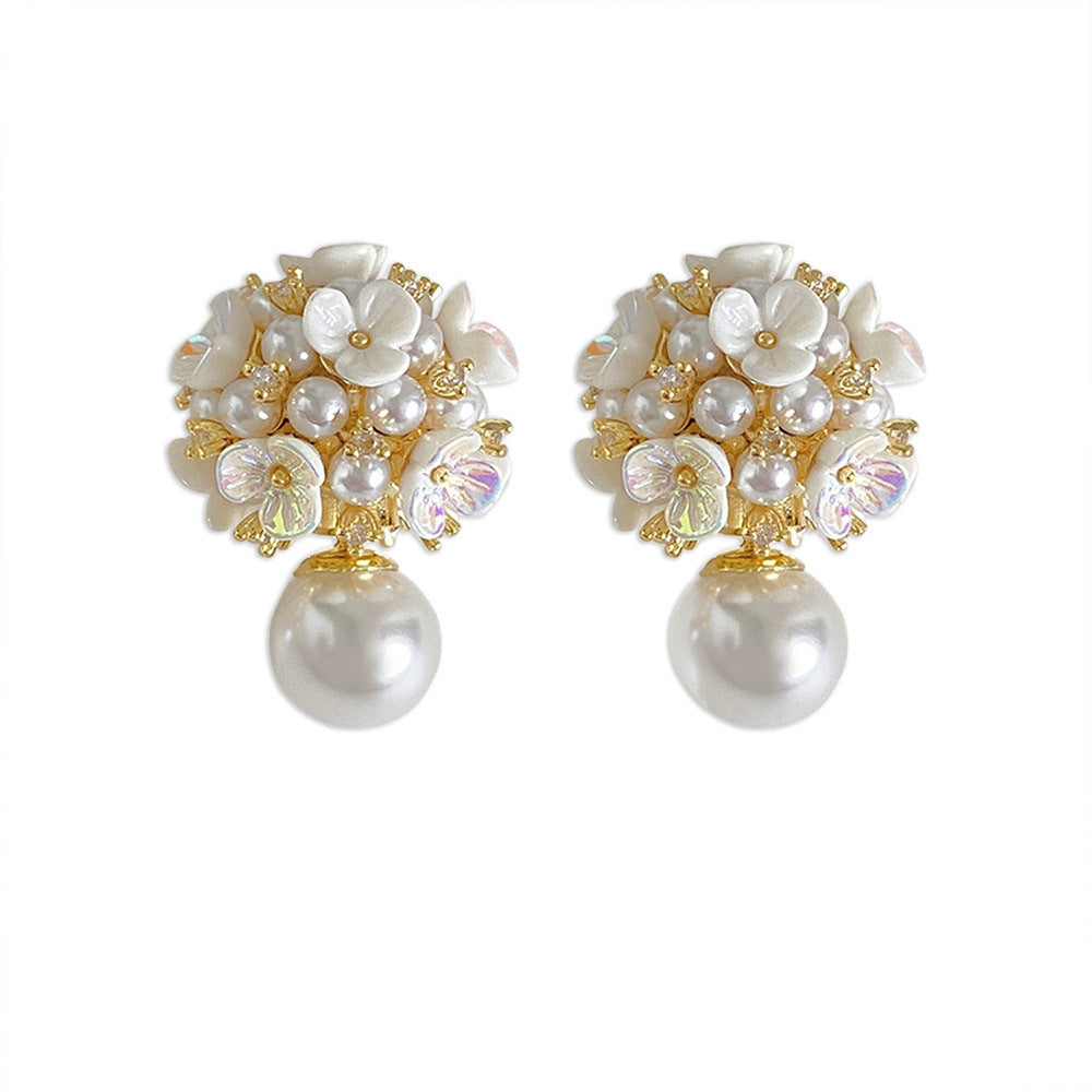 Wholesale  three-dimensional small ball pearl shell flower stud earrings