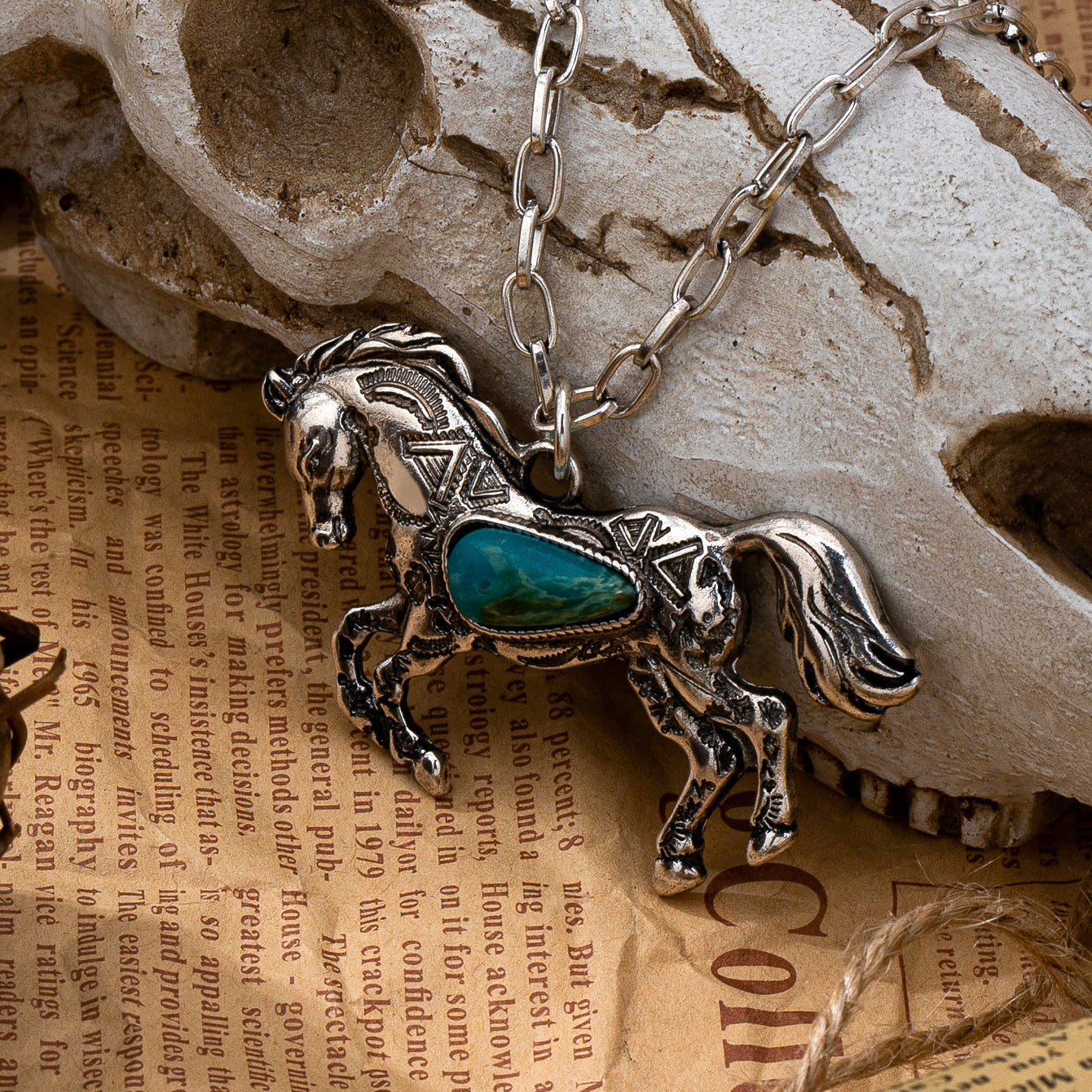 Wholesale Retro Antique Silver Tone Turquoise Pendant Necklace Geometric Fashion Jewelry Accessory Boutique Resale Gift