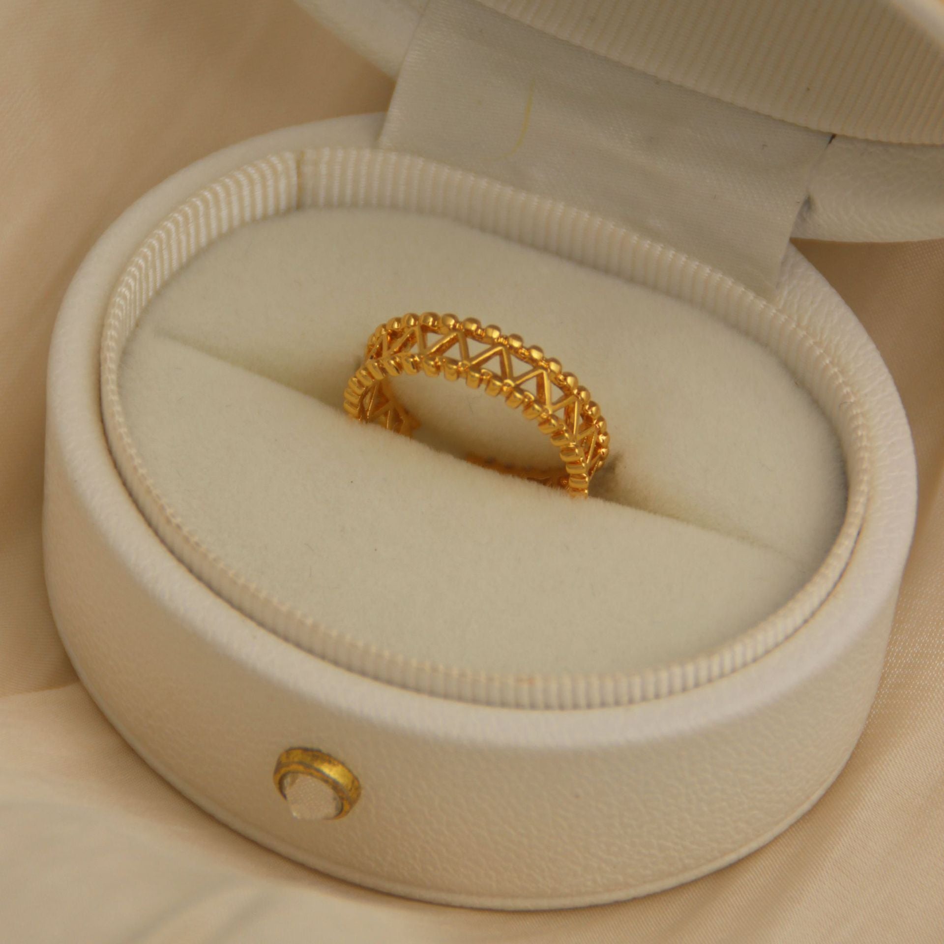 Großhandel ohne verblassende 18K -Titan -Stahlring