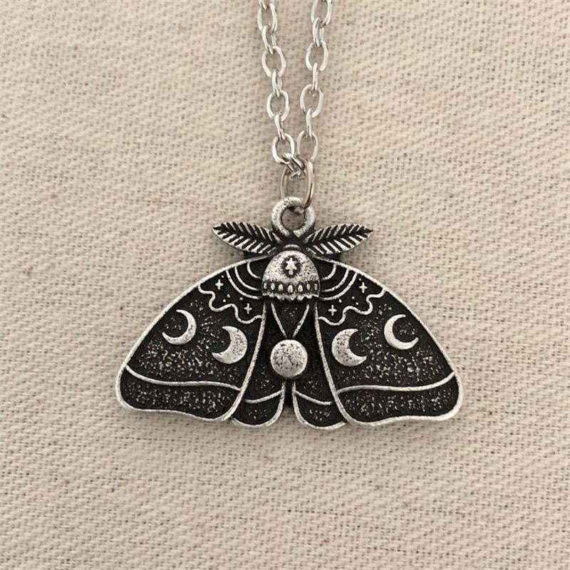 Wholesale Retro Moth Necklace Gothic Style Moon Clavicle Chain
