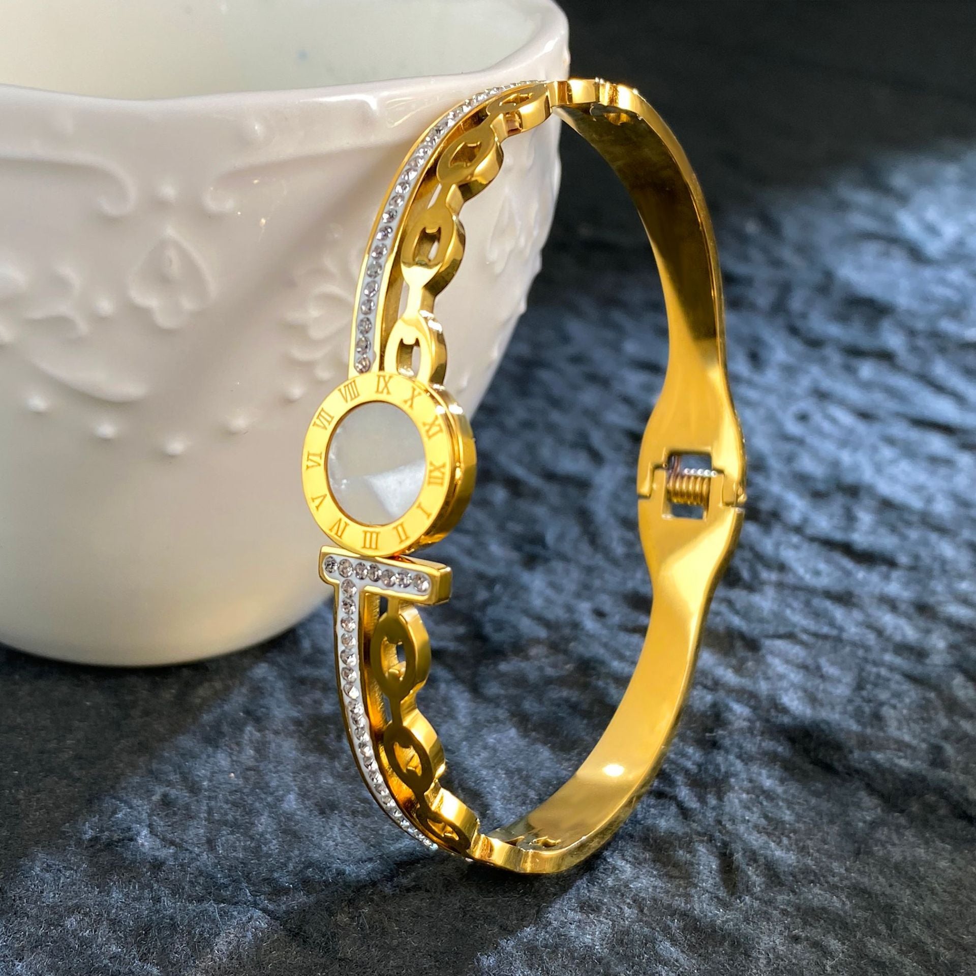 Wholesale Titanium Steel Plated 18K Gold High-end Luxury Bracelet ACC-BT-YuXun009