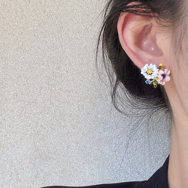 Wholesale Enamel asymmetrical daisy flower earrings