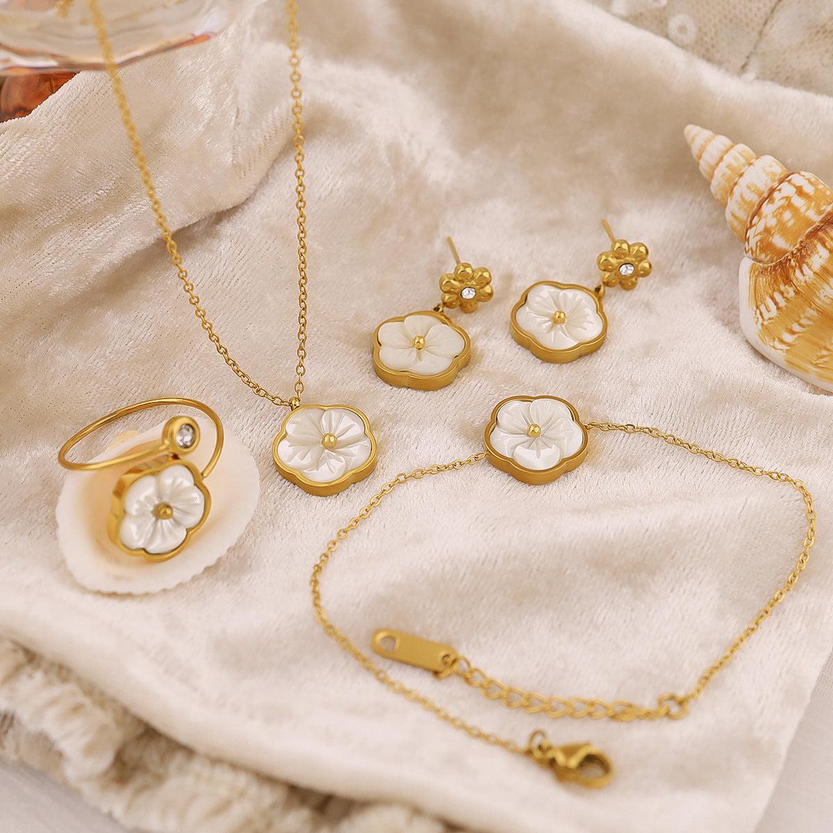 Wholesale  titanium steel jewelry suit 18K gold natural fritillary jewelry