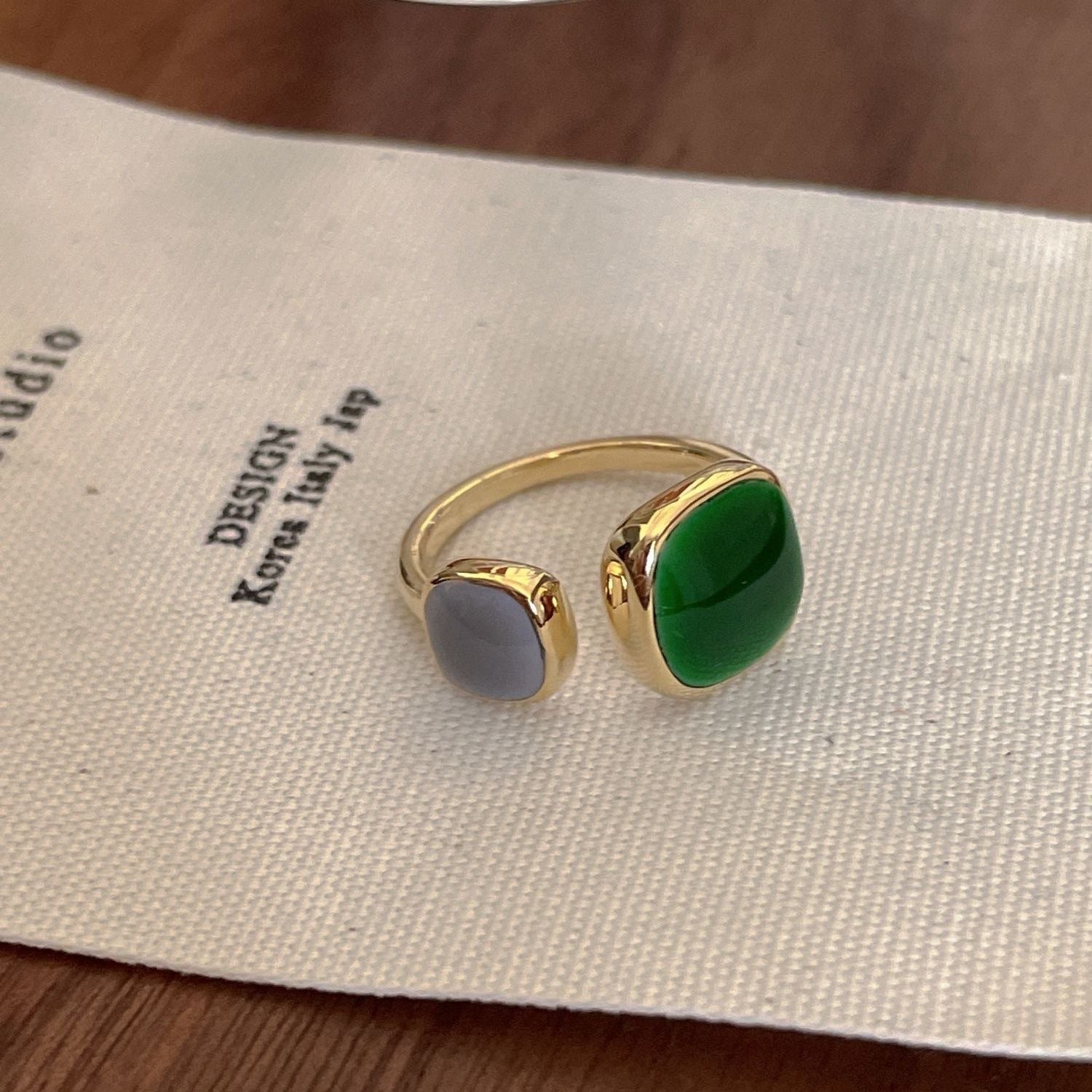 Wholesale Unique Emerald Green Sensibility Ring