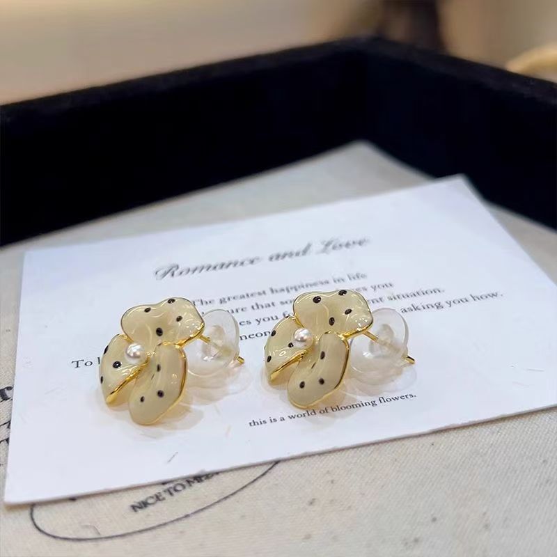 Wholesale Creamy White Flower Earrings