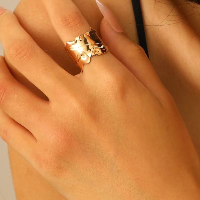 Anello braccialetto in lega a spirale pieghettata a faccia larga stile esagerato all'ingrosso