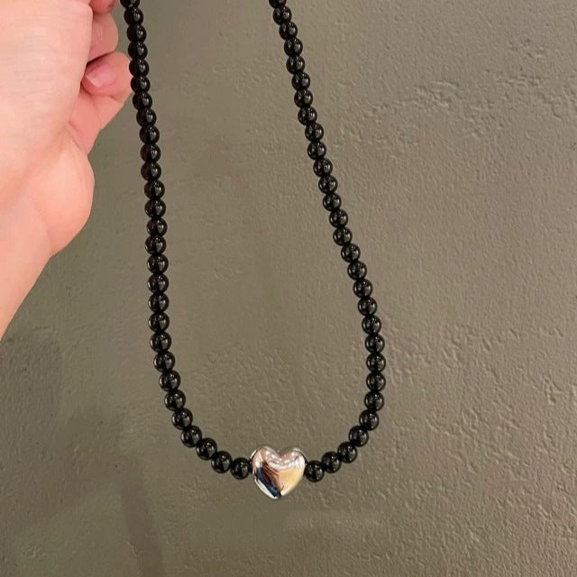 Wholesale  Light Luxury Black Bead Love Necklace