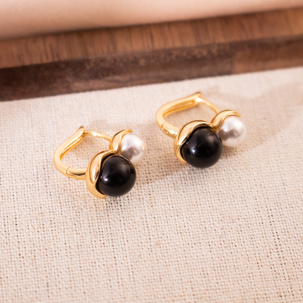 Wholesale  Retro Light Luxury Black and White Contrast Color  Earrings