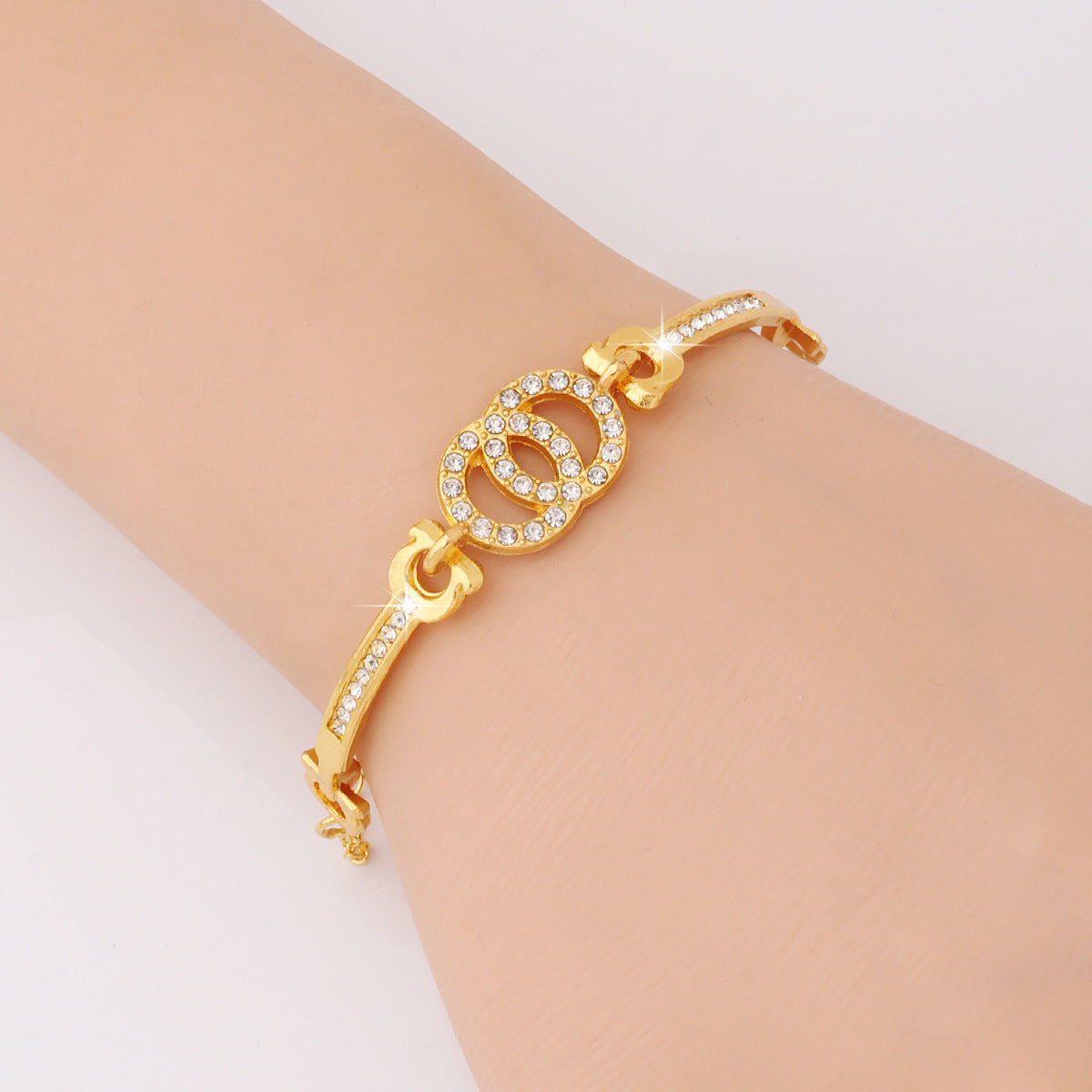 Wholesale Trendy Four-Leaf Clover Crystal Women' s Bracelet Gold Alloy Electroplated Jewelry Accessory ACCVIP