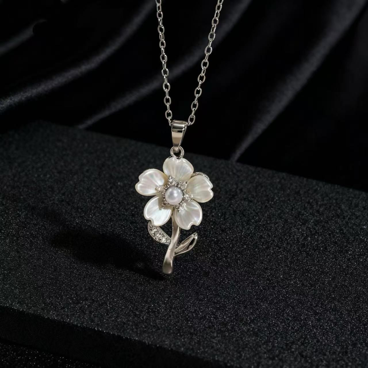 Wholesale Gold Plated Copper Zircon Sunflower Necklace Layering Jewelry For Women Trendy Party Fashion Accessory Everyday Wear Boutique Resale