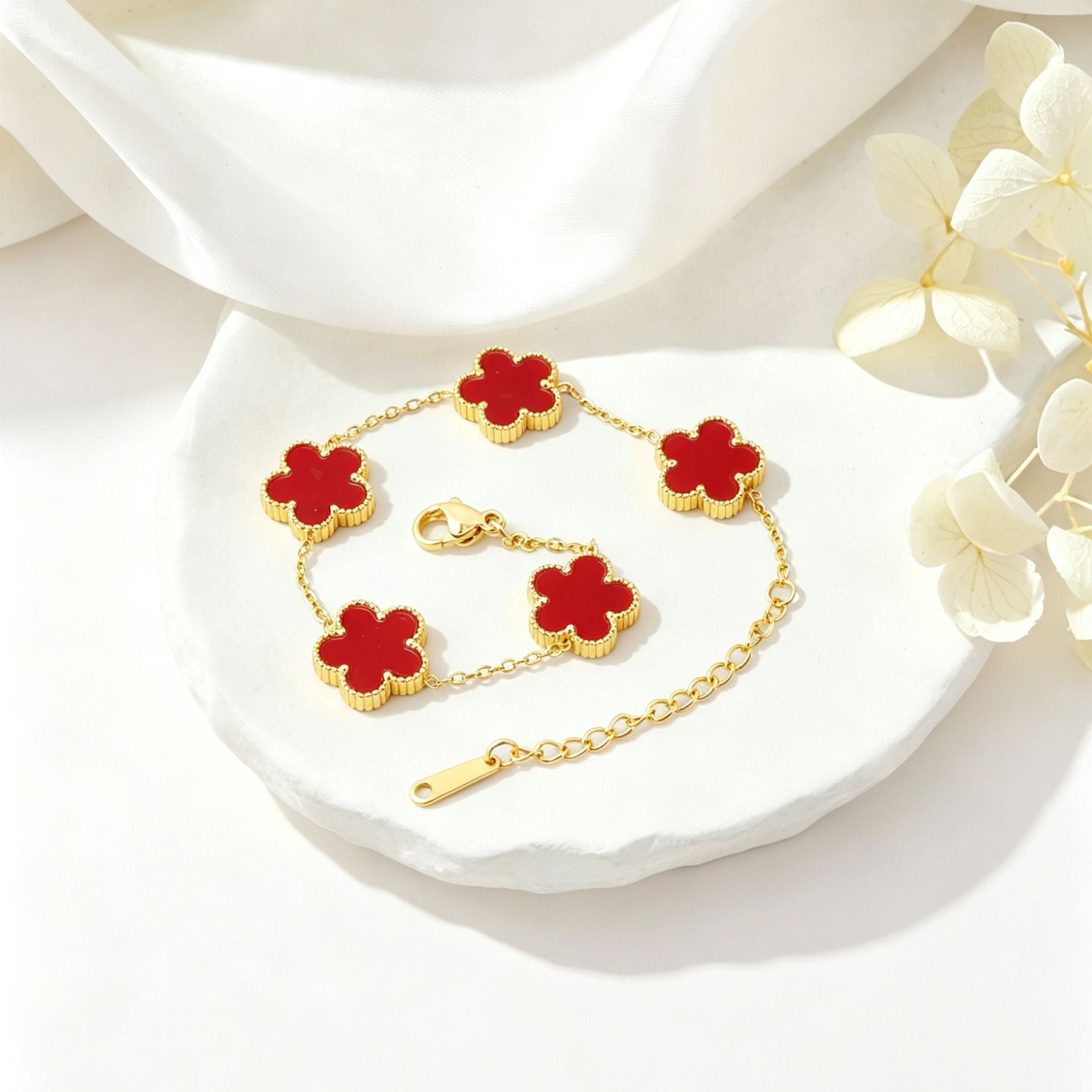 Wholesale 18K Plated Stainless Steel Five-Leaf Flower Bracelet with Mother-of-Pearl,  Fashionable Everyday Jewelry Accessory