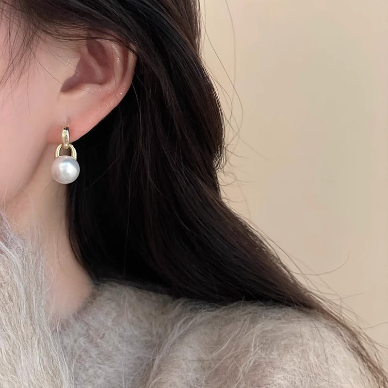 Wholesale light luxury white versatile earrings