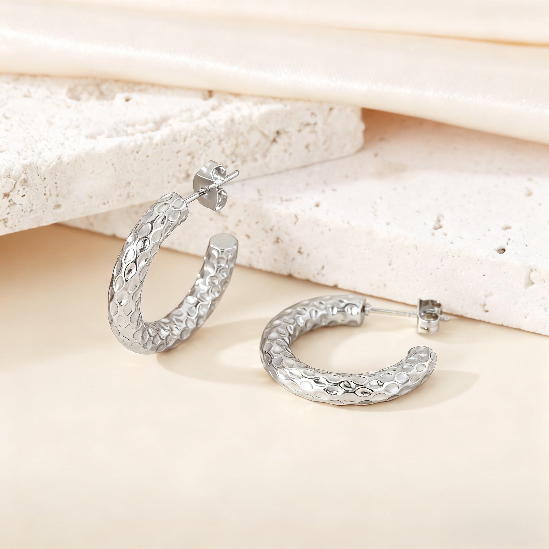 Wholesale Steel and titanium plain ring hammered earrings