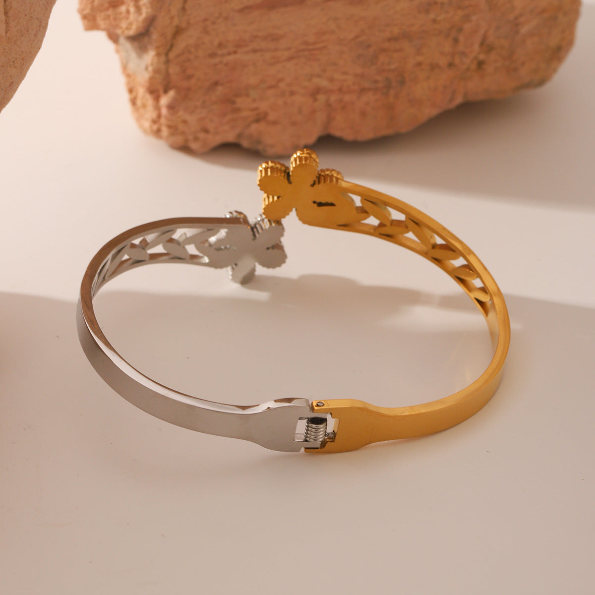 Wholesale  Stainless Steel Bracelet Color-free Five-leaf Flower Room Gold Bracelet