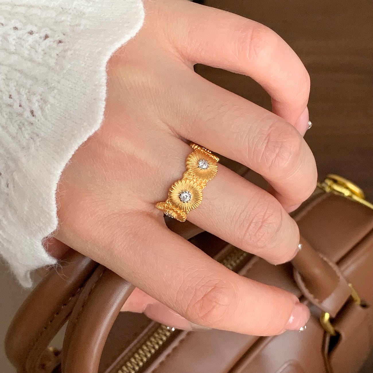 Wholesale Vintage brushed daisy ring