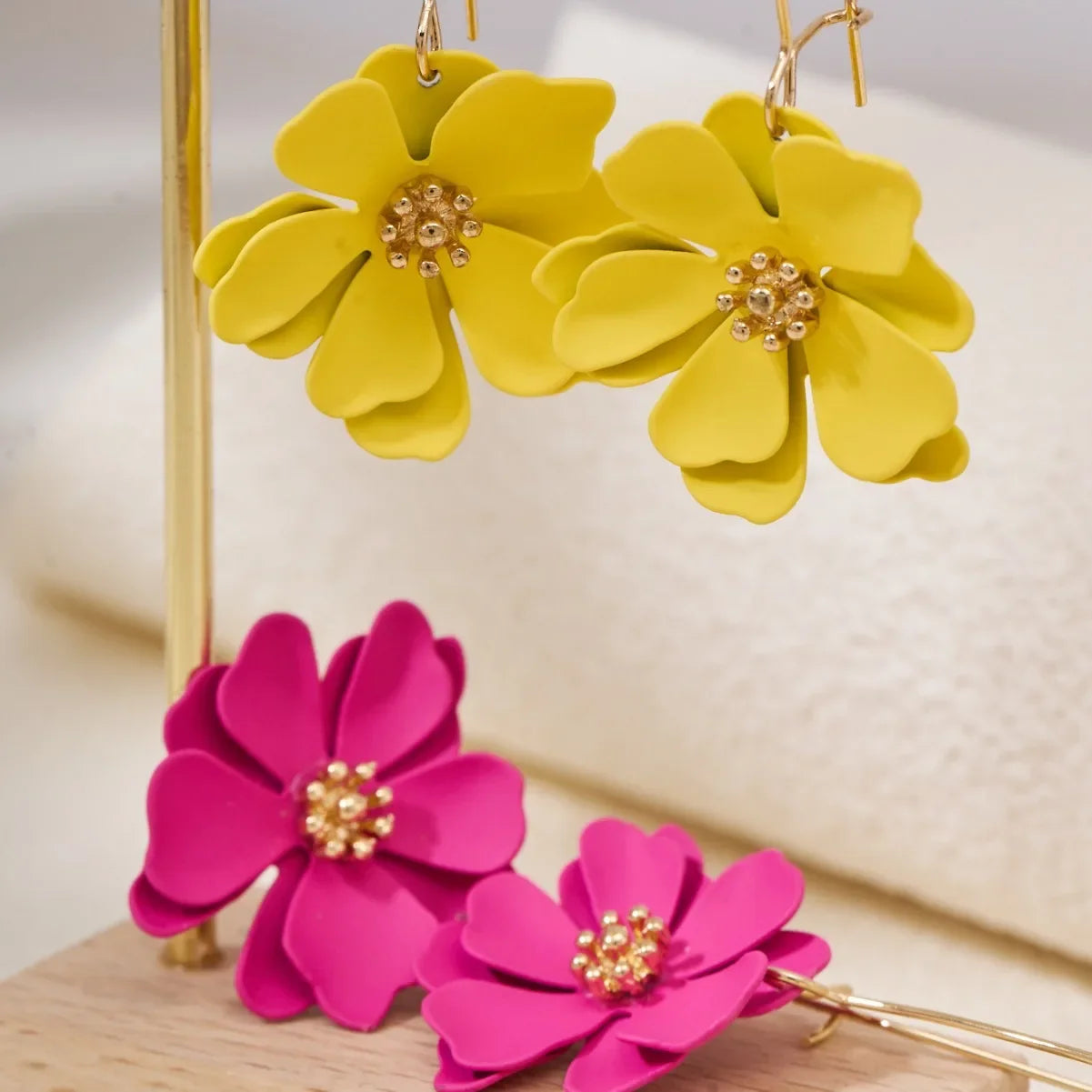 Wholesale Fashionable  Vintage Sen System Rubber Paint Exaggerated Flower Earring
