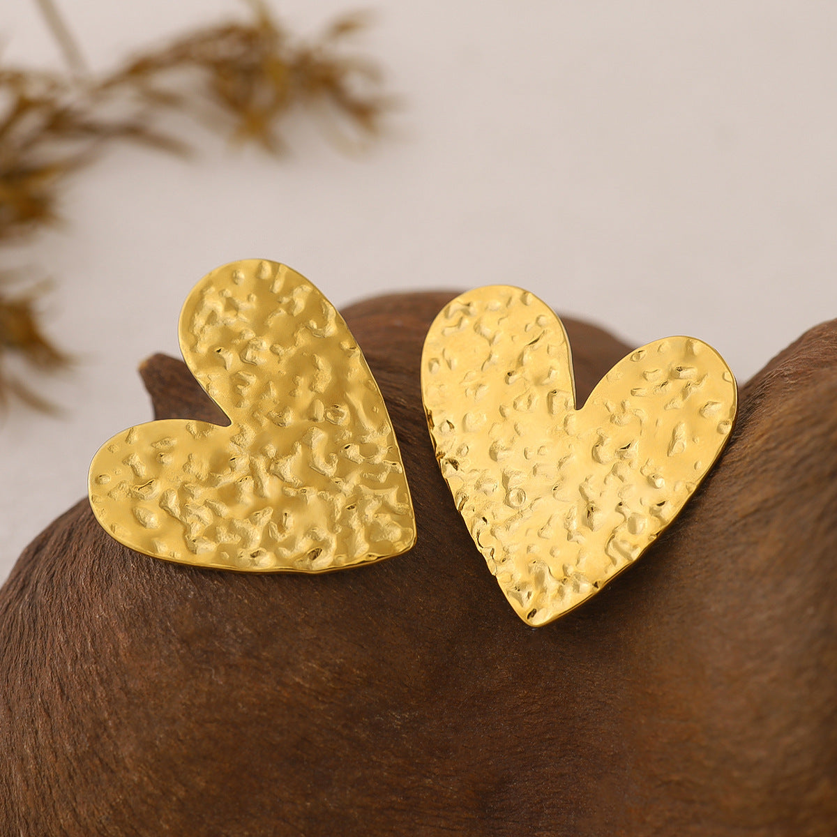 Wholesale heart earrings  titanium steel does not fade metal love earrings