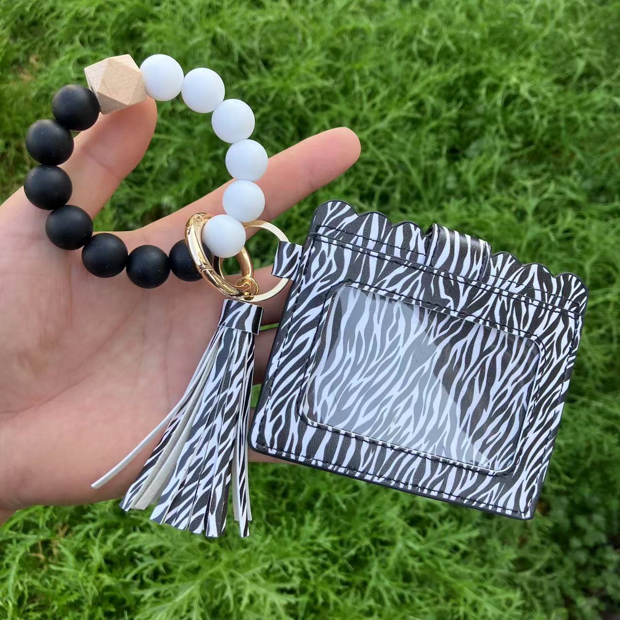 Wholesale Silicone Bead Wristlet Keychain With PU Card Holder And Tassel Yellow Leopard Print Bow Design Women S Everyday Fashion Accessory