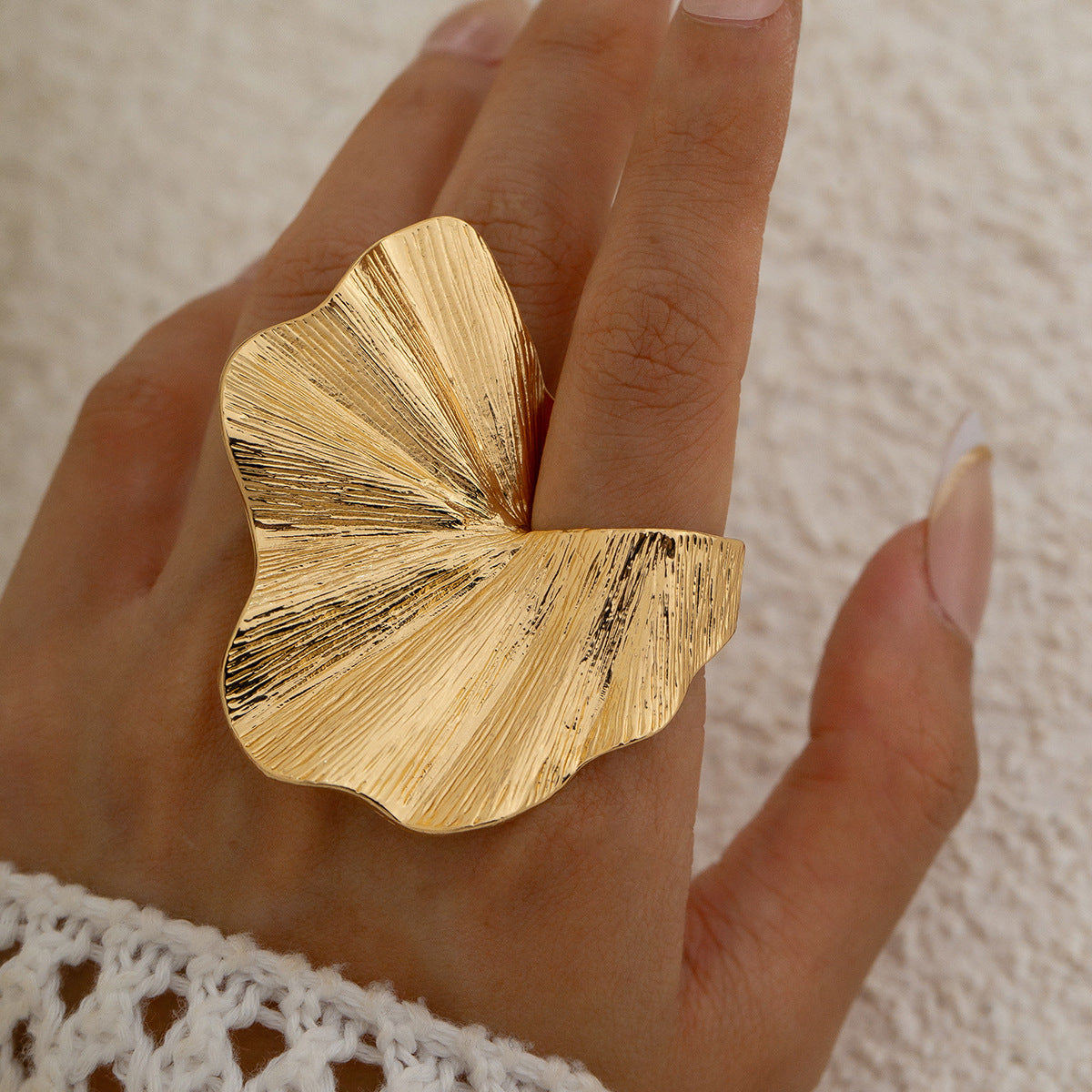Wholesale Metal Ginkgo Leaf Statement Ring Irregular Women S Fashion Jewelry Accessory Chic Party Gift Resale