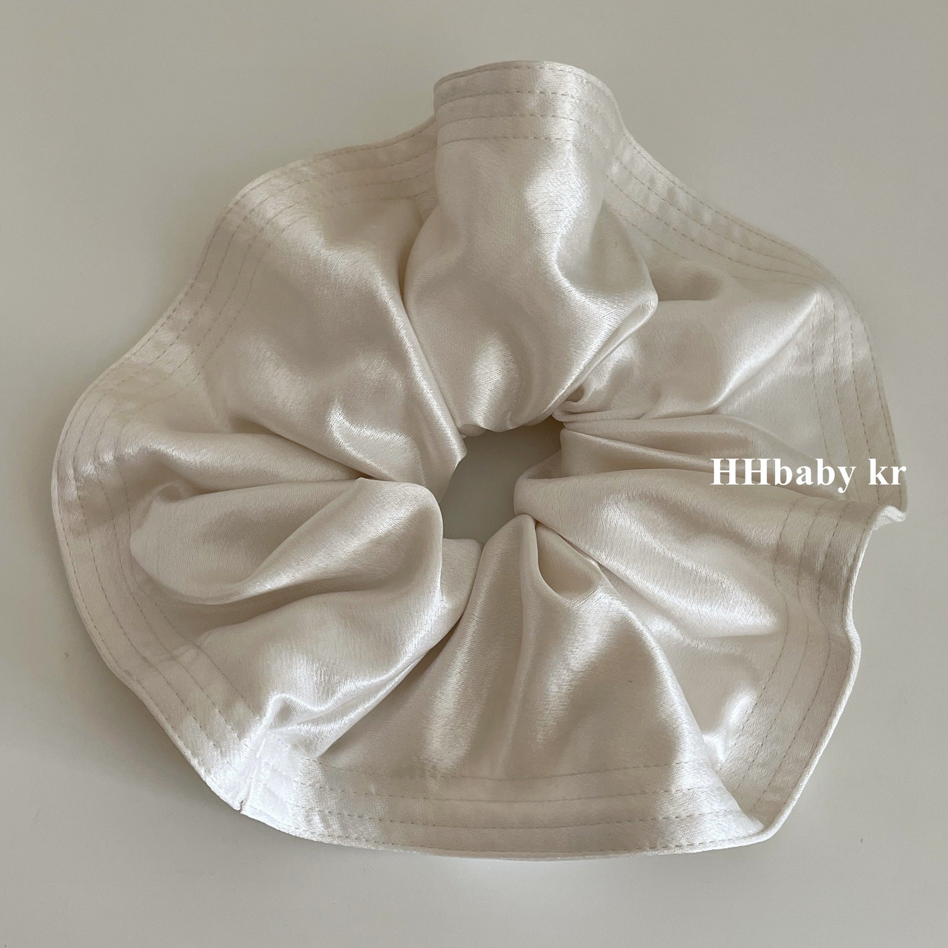 Wholesale Pearlescent satin luxury hair scrunchies