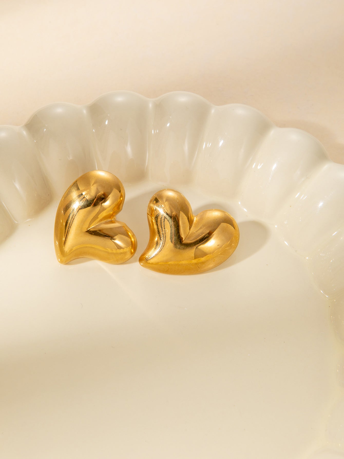 Wholesale titanium steel light luxury three-dimensional love necklace