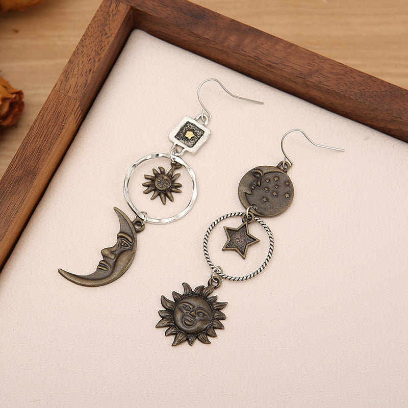 Wholesale Alloy Star and Moon Drop Earrings Geometric Retro Design Jewelry Accessory for Women