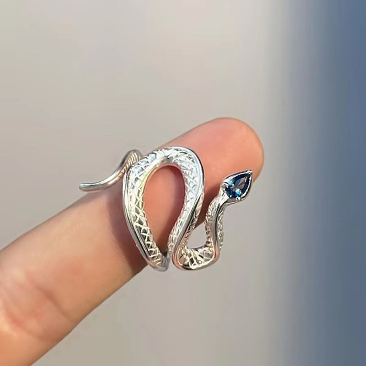 Wholesale  Light Luxury Distinctive Shiny Rhinestone Snake Ring