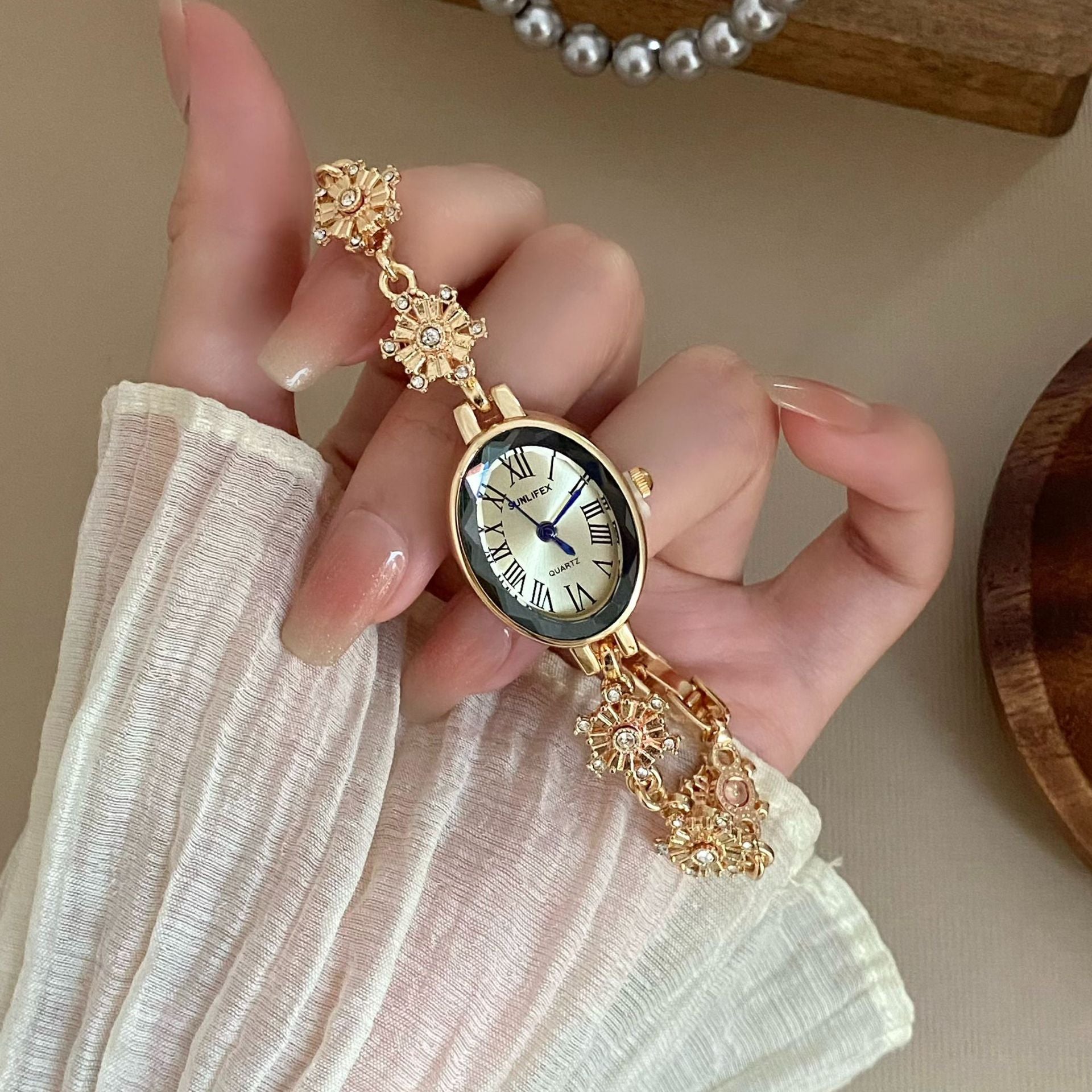 Wholesale Fashion Women S Oval Quartz Bracelet Watch Chic Everyday Timepiece Jewelry Accessory For Boutique Resale