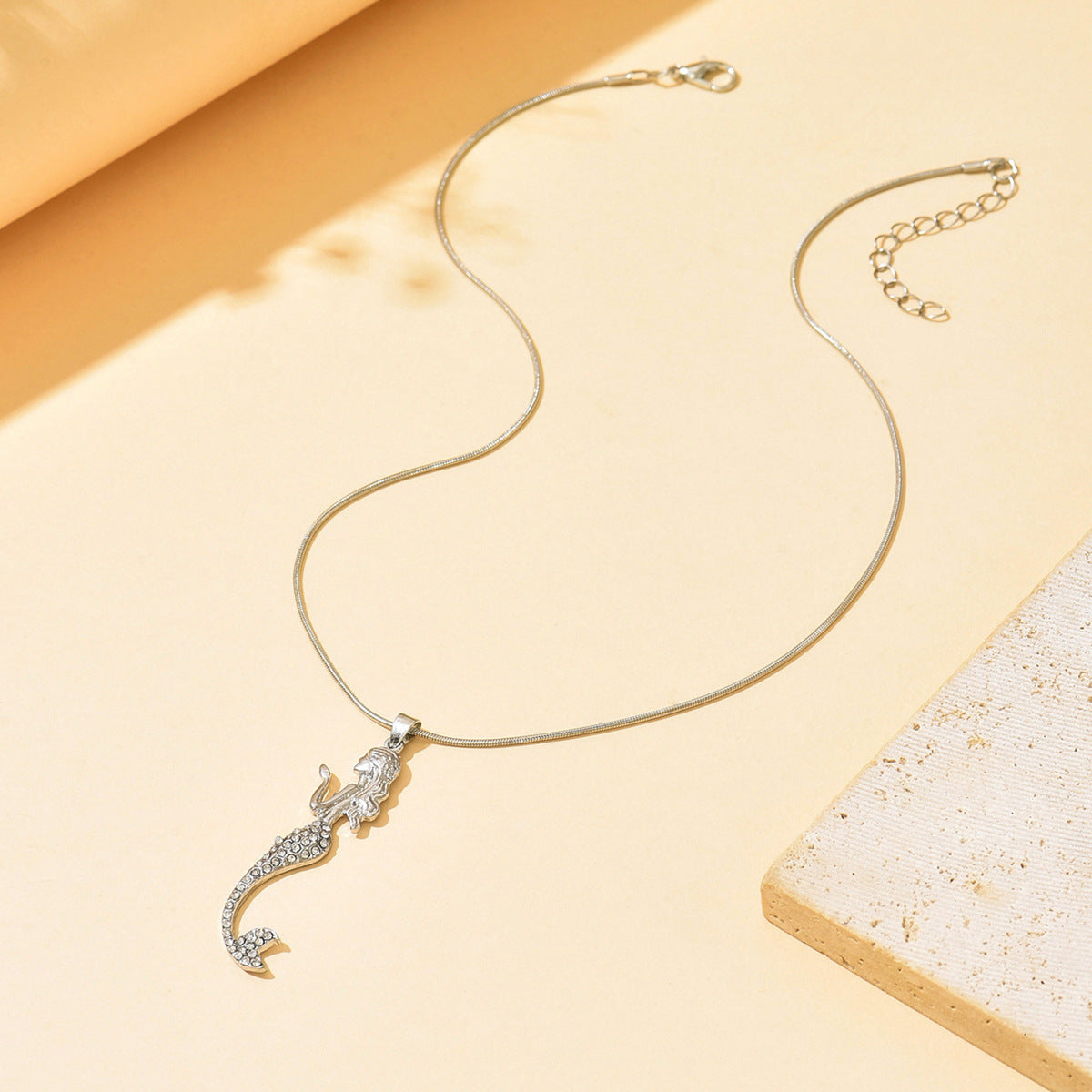 Wholesale Alloy Mermaid Pendant Necklace - Trendy Seaside Jewelry Accessory for Women
