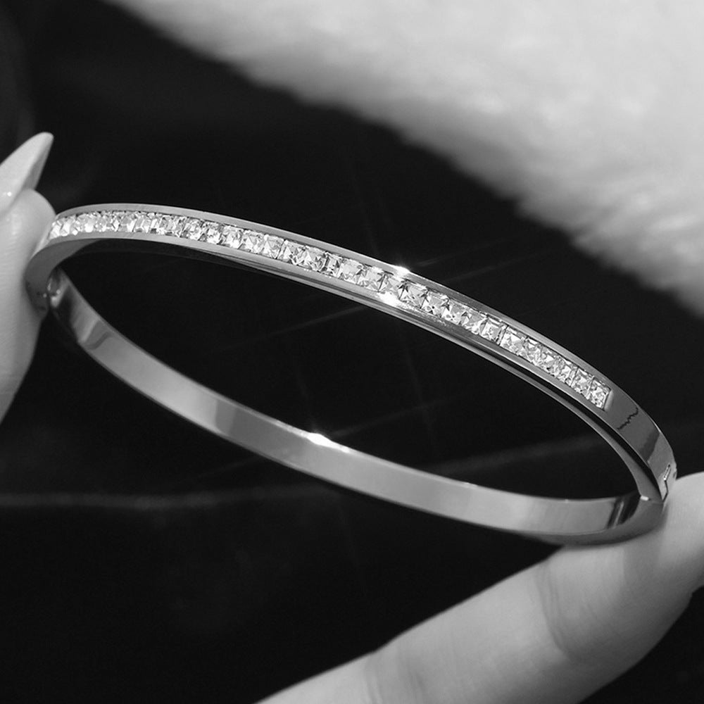 Wholesale Titanium Steel Gold Electroplated Studded Bracelet Set Fashion Jewelry Accessory