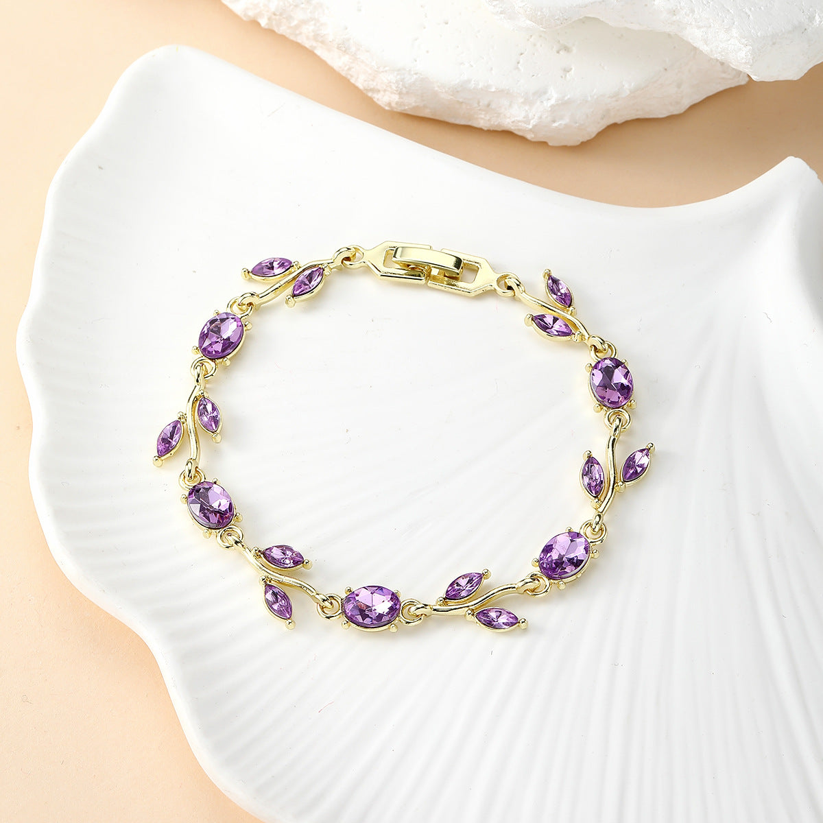 Wholesale Trendy Floral Leaf Bracelet - Zinc Alloy Fashion Accessory for Couples