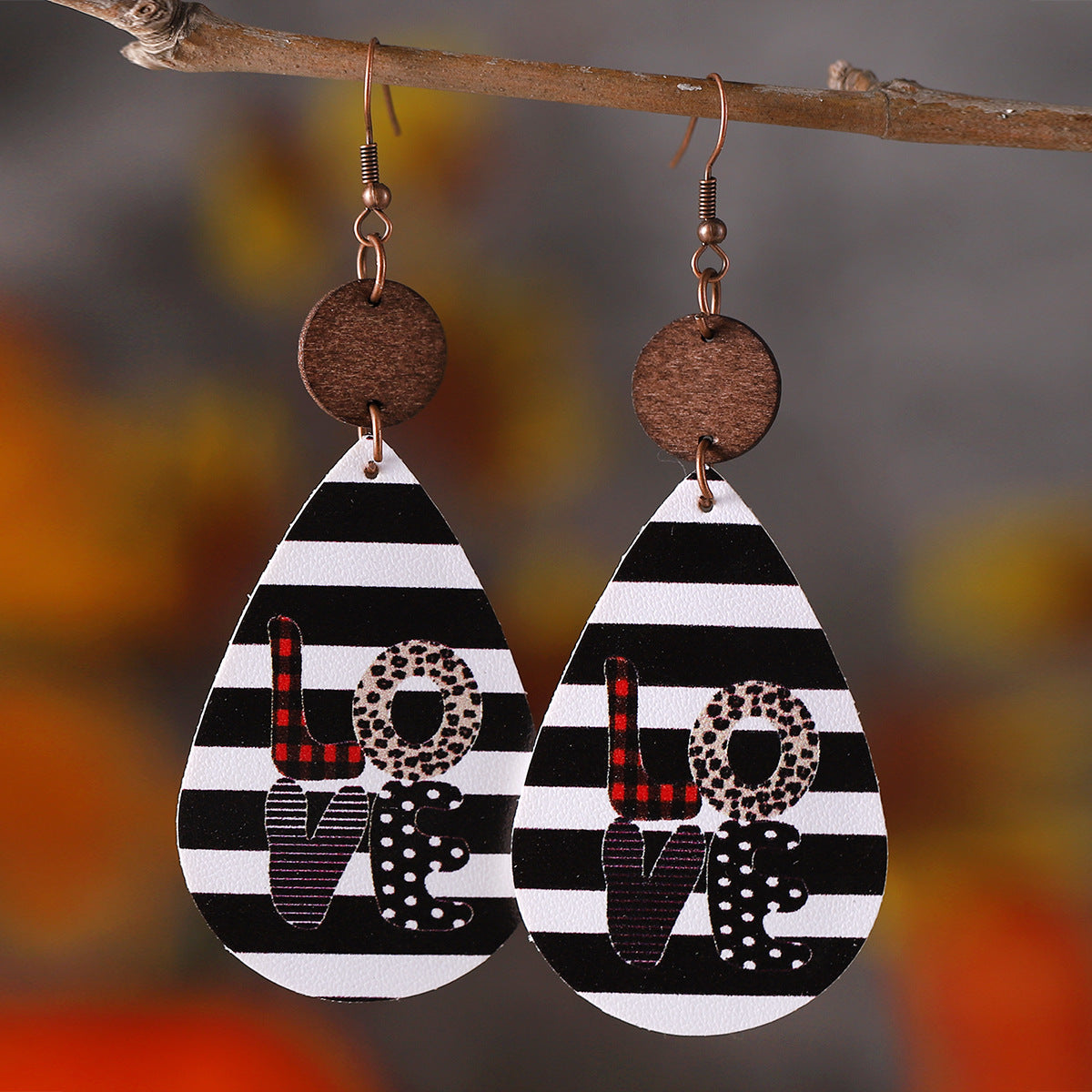 Wholesale Valentine' s Day Leather Heart Earrings