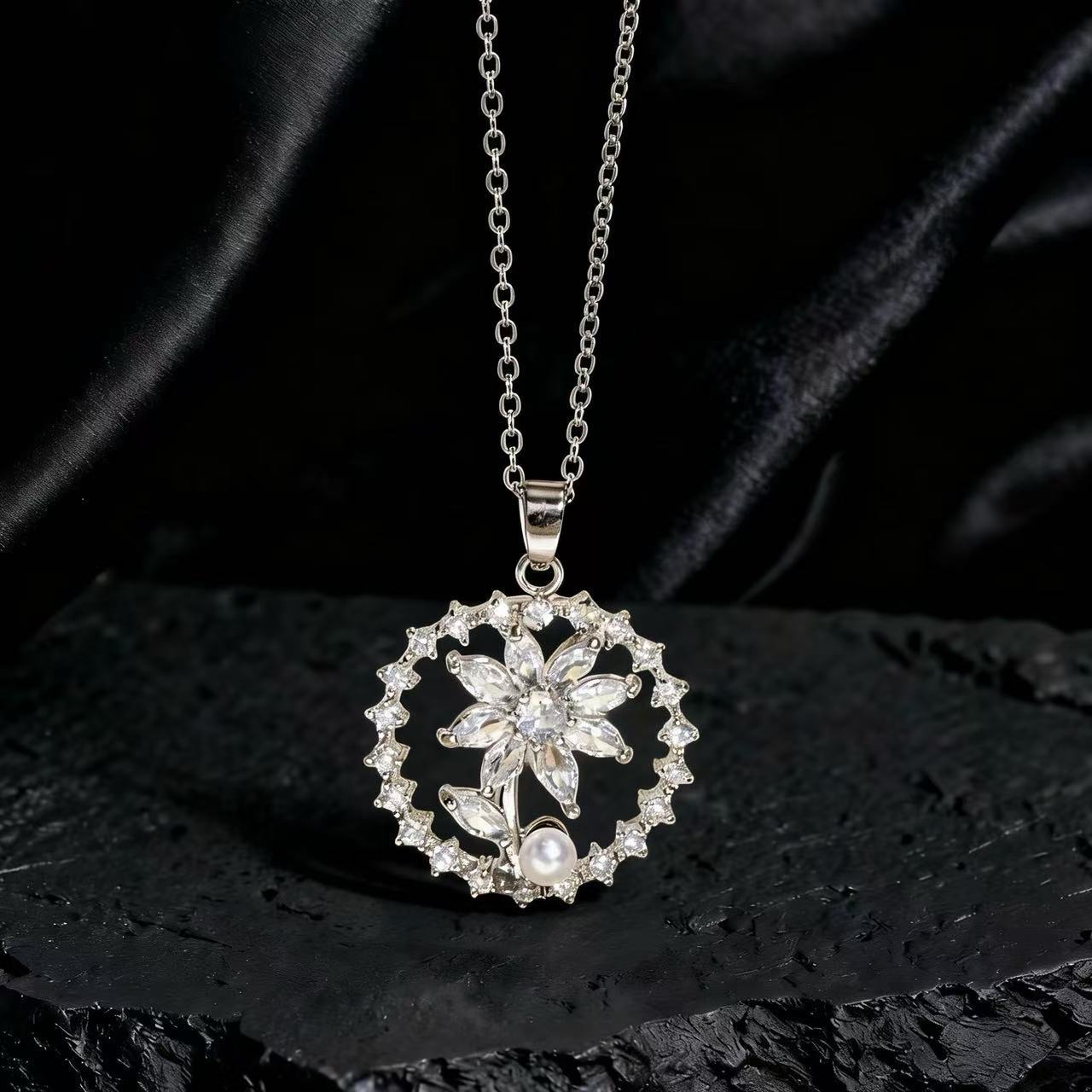 Wholesale Gold Plated Copper Zircon Sunflower Necklace Layering Jewelry For Women Trendy Party Fashion Accessory Everyday Wear Boutique Resale