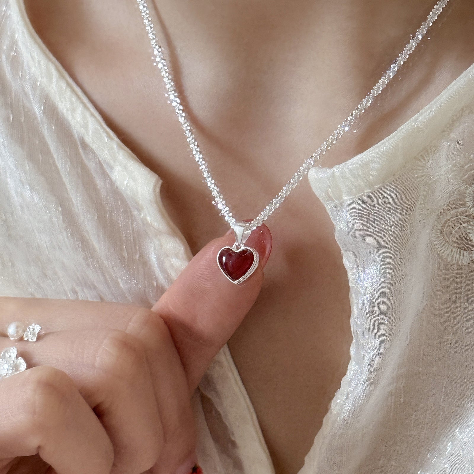 Wholesale Sparkling Shell Heart Necklace