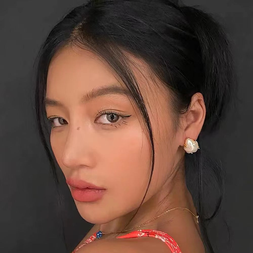 Wholesale light luxury retro style exaggerated earrings