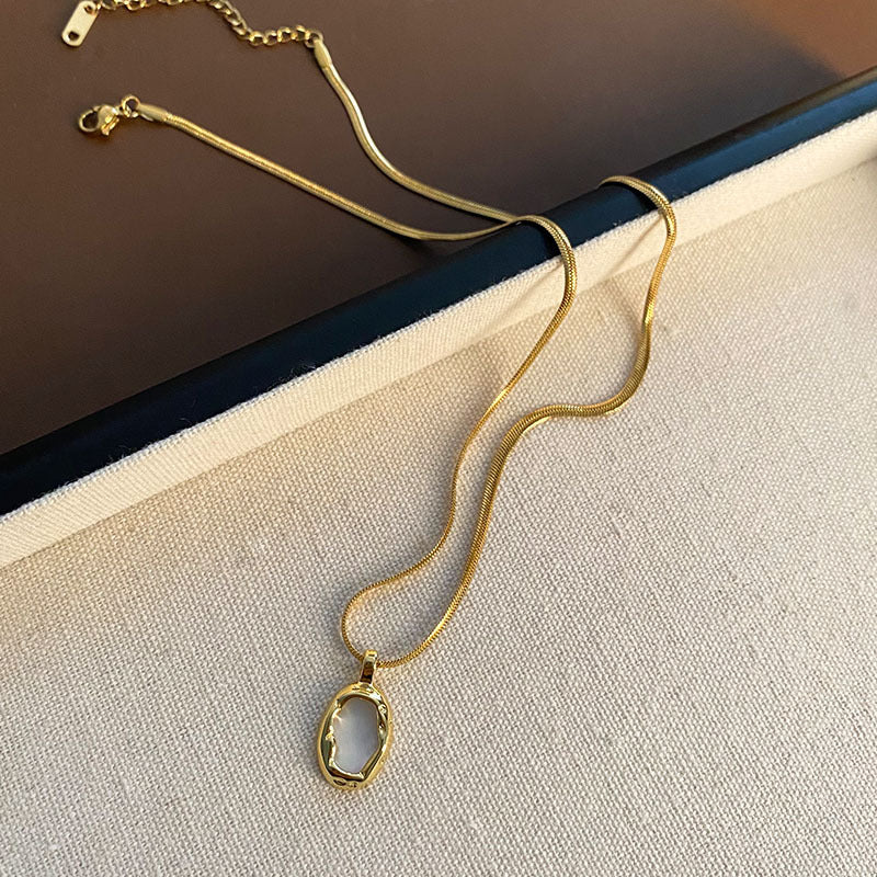 Wholesale Natural Shell White Copper Pendant Titanium Steel Flat Snake Chain