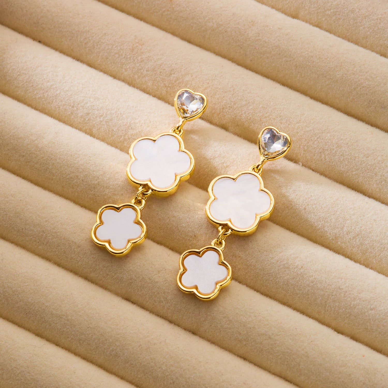 Wholesale Alloy Heart-Shaped Zirconia Flower Earrings