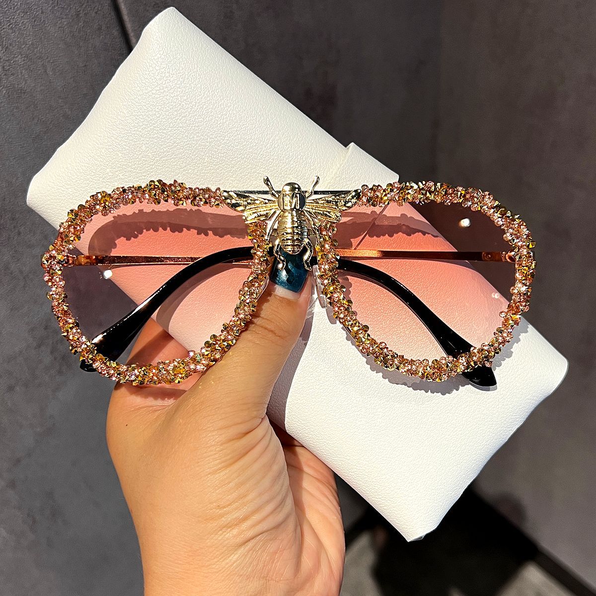 Wholesale Retro Bee Diamond Sunglasses - Trendy Fashion Accessory for Women,  Gift for Boutique Resale