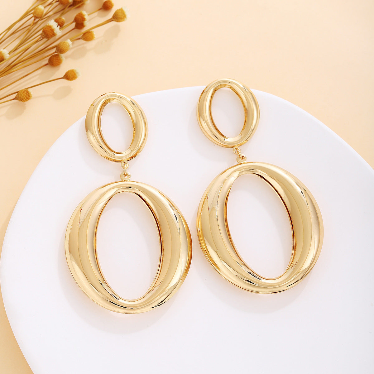 Wholesale Retro Flower Pearl Hollow Love Light Luxury Earrings