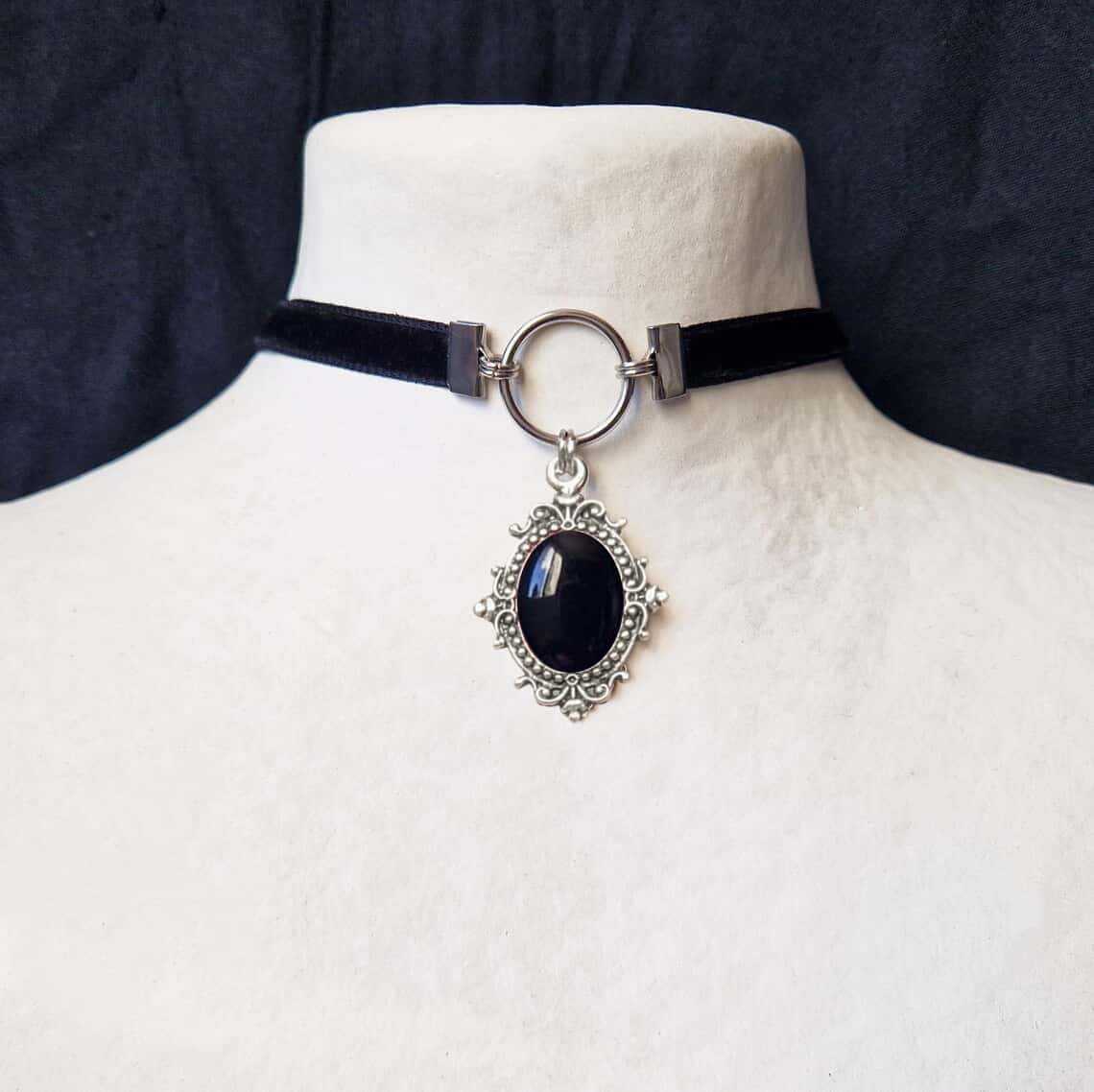Wholesale Gothic Victorian Witch Pendant Necklace Purple Zinc Alloy Jewelry Accessory for Party Gift